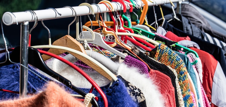 Kleidung verkaufen: Wie Du mit Deinen alten Klamotten richtig Cash machst